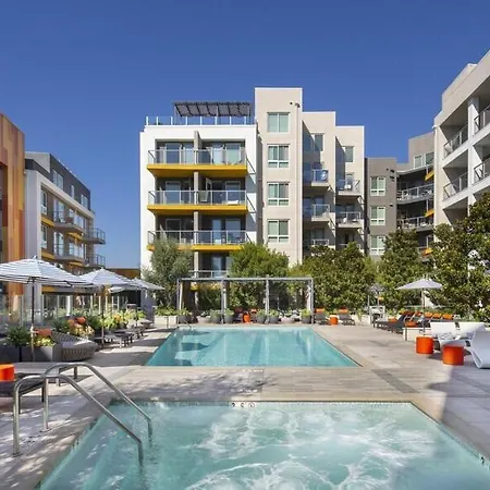 Spacious 2Bd 2Ba With Huge Balcony, Near Venice Beach & Fun!
